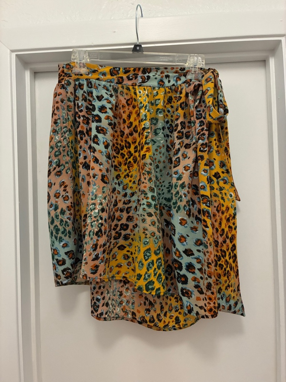 JODIFL Multicolor Leopard Print High-Low Wrap Skirt (Yellow, Teal, Peach, Brown)